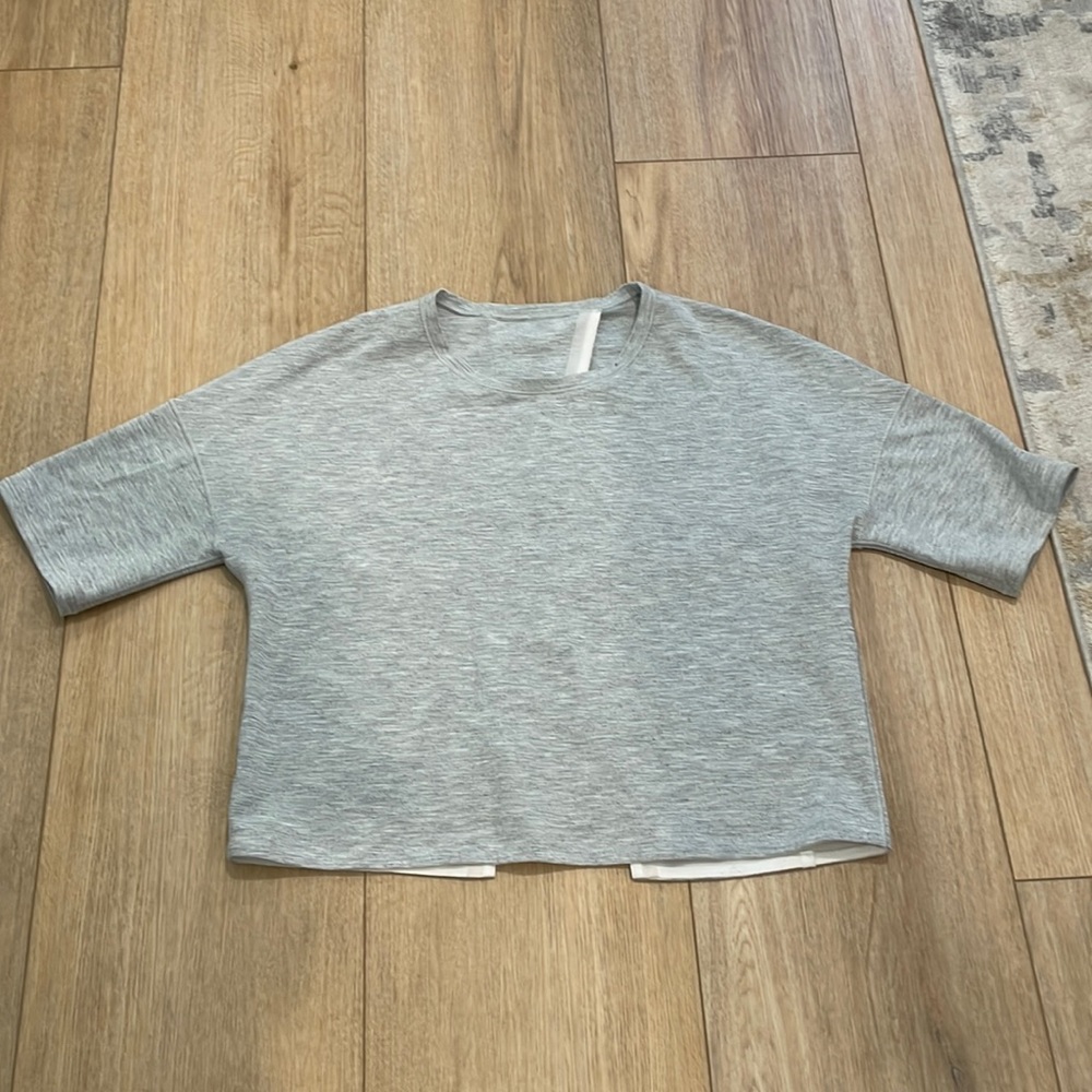 Lululemon thick T-shirt material crop top